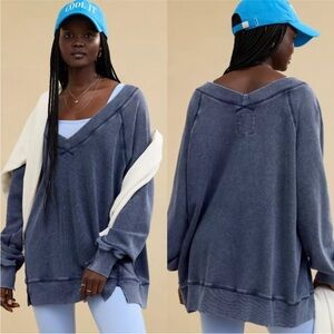 Aerie Downtime V-Neck Sweatshirt in Rocky Blue Distressed Oversized Size M